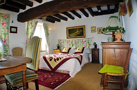 Classic Double Room - Le Bouquinage