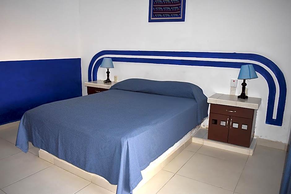 Hotel Plaza Almendros