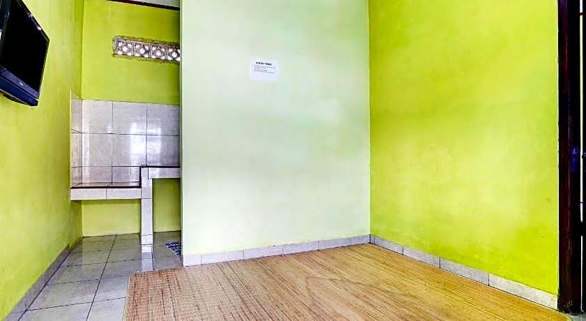 Vaccinated Staff - OYO II3676 Wisma Al-fahmi Syariah