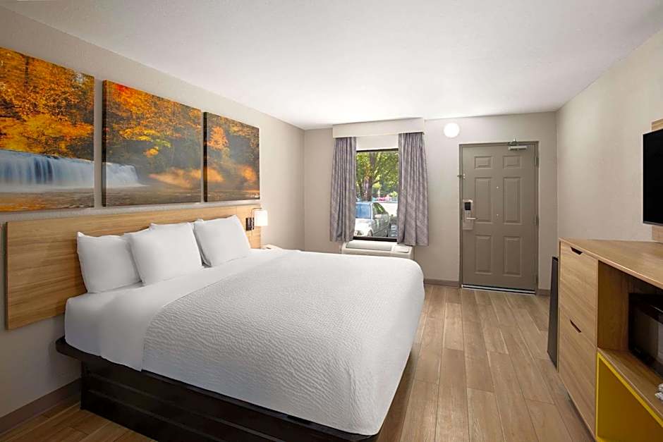 Days Inn by Wyndham Helen