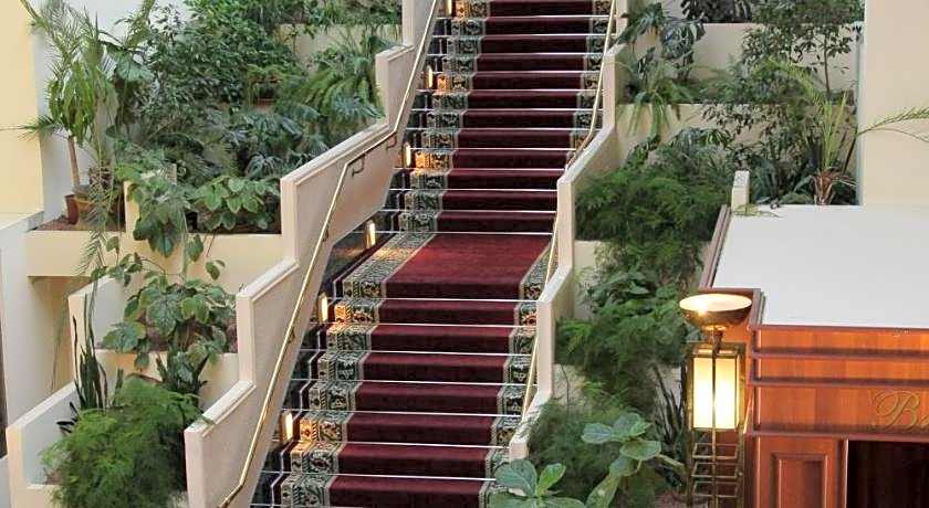 Le Grande Plaza Hotel