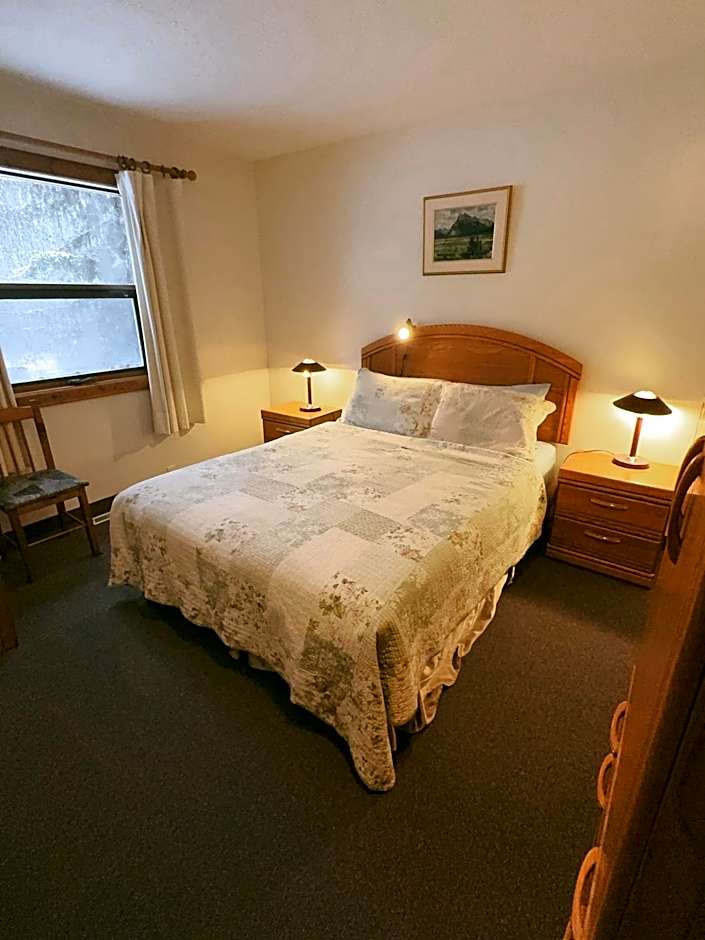 Photo 1 of 14 of Standard 1 Queen Bed