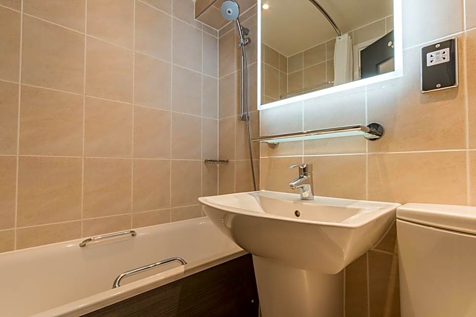 Thistle Express Luton