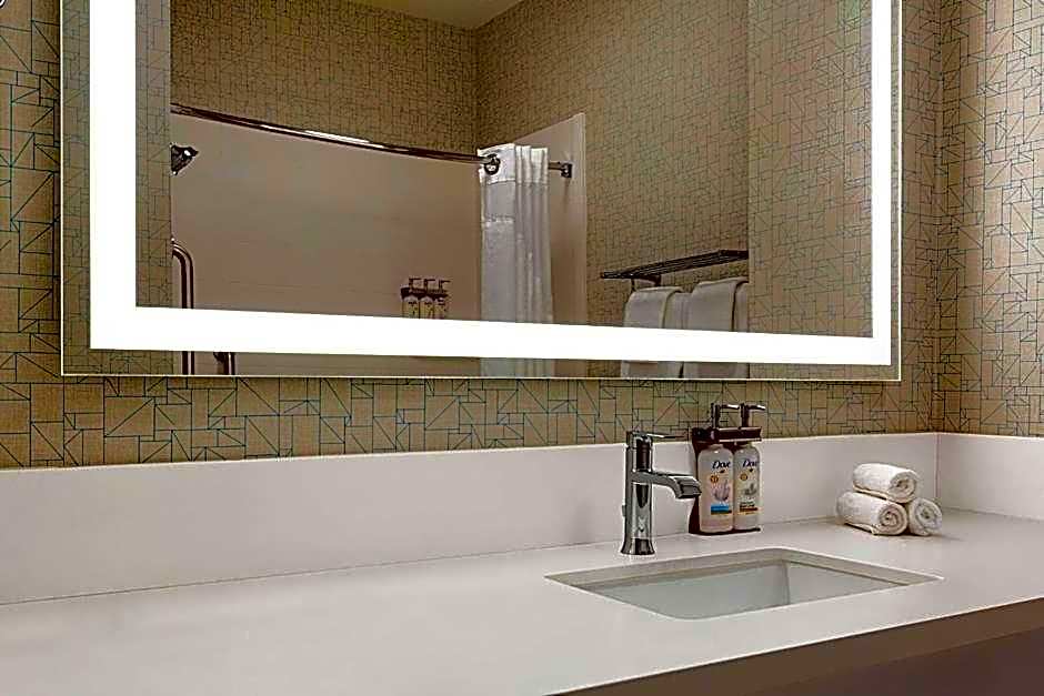 Holiday Inn Express Hotel & Suites Bakersfield Central By IHG