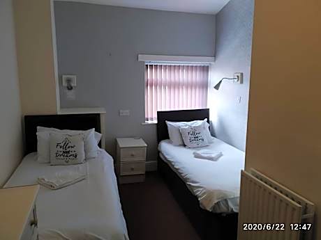 Twin Room with Private Bathroom