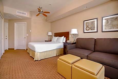 Studio 1 Queen With Sofabed