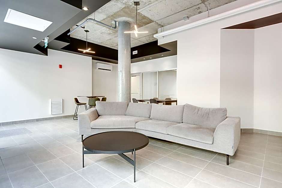 Initial-Matisse- Quebec-parking and pool