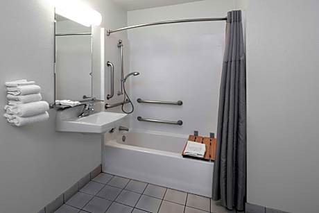 Queen Room with Two Queen Beds - Disability Access