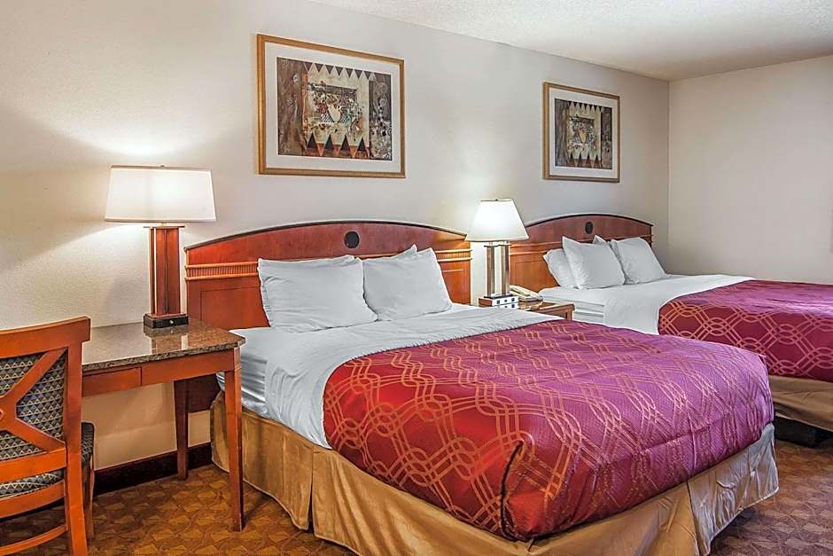 Econo Lodge Inn & Suites Madras