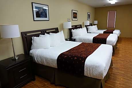 Executive Studio Suite, 4 Queen Beds, 1st Floor