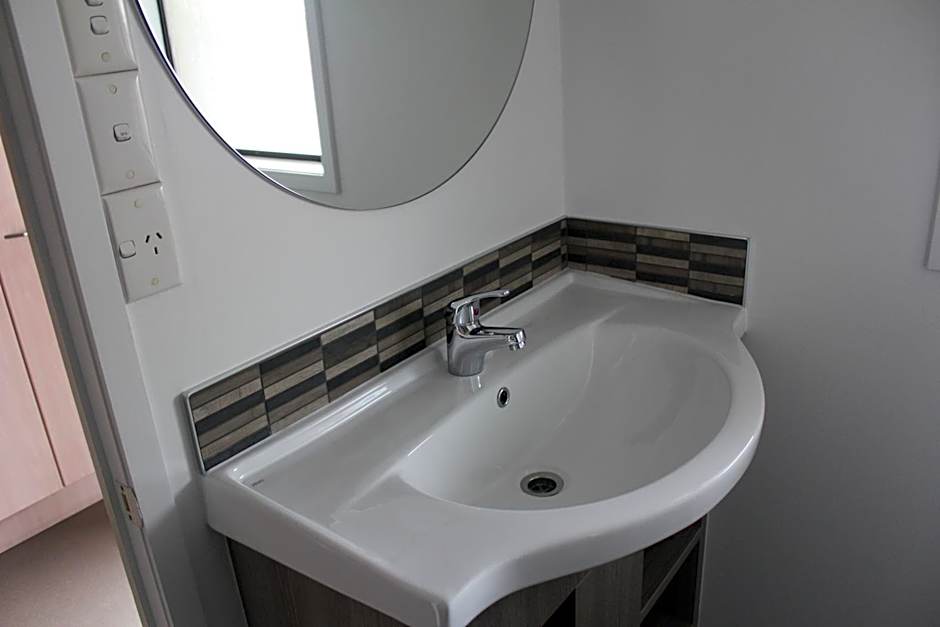 Edgewater Motor Lodge