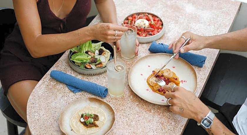 Boni Beach Lombok Hotel and Villas 