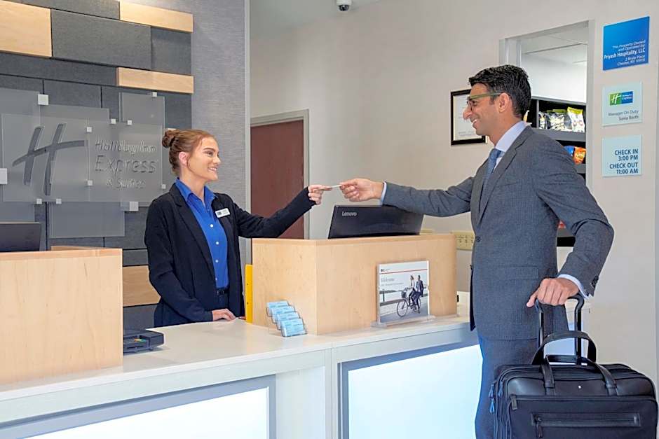 Holiday Inn Express Hotel & Suites Chester By IHG