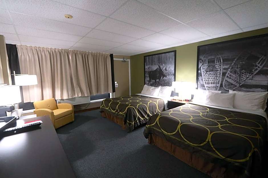 Super 8 by Wyndham Hearst ON