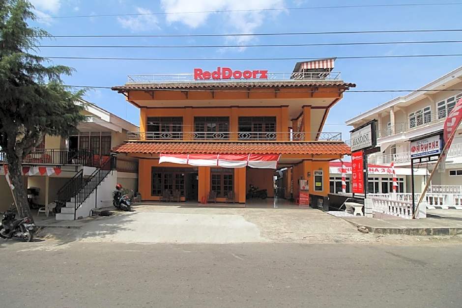 RedDoorz near Sarangan Lake