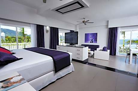 Suite with Hot Tub Ocean View