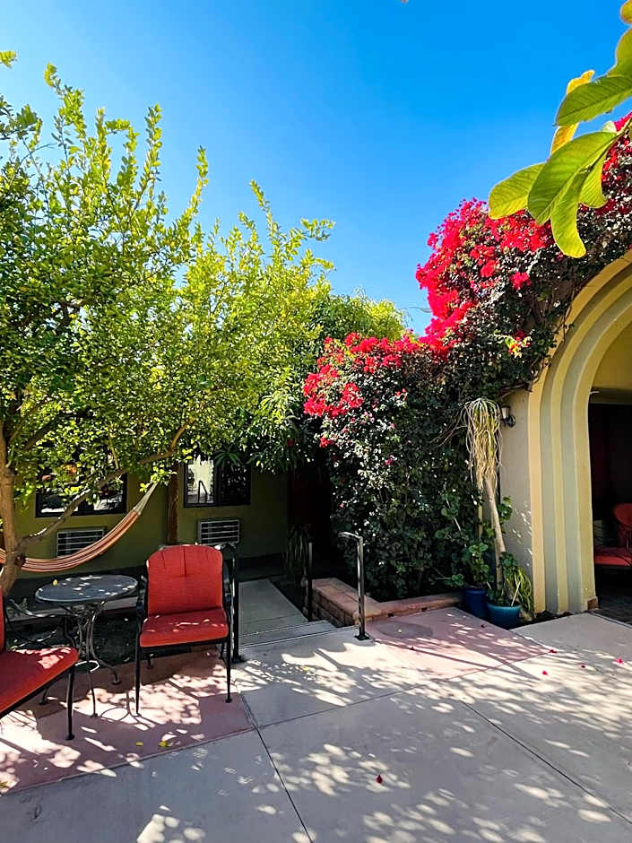 Los Arboles Hotel