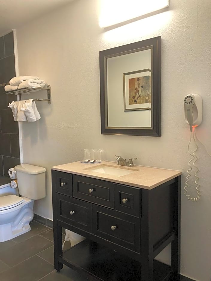 Budget Inn & Suites