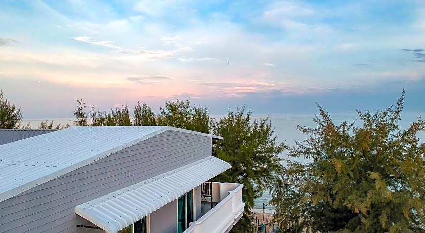 The BEACH CHA AM Suites