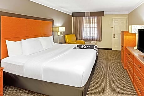 1 King Bed Non-Smoking