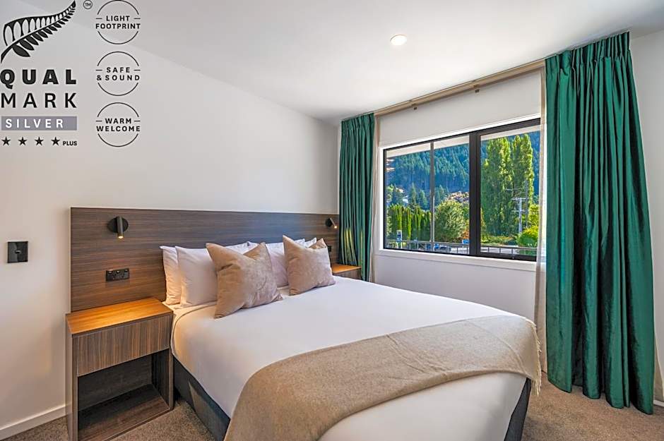 Luxe Suites & Apartments