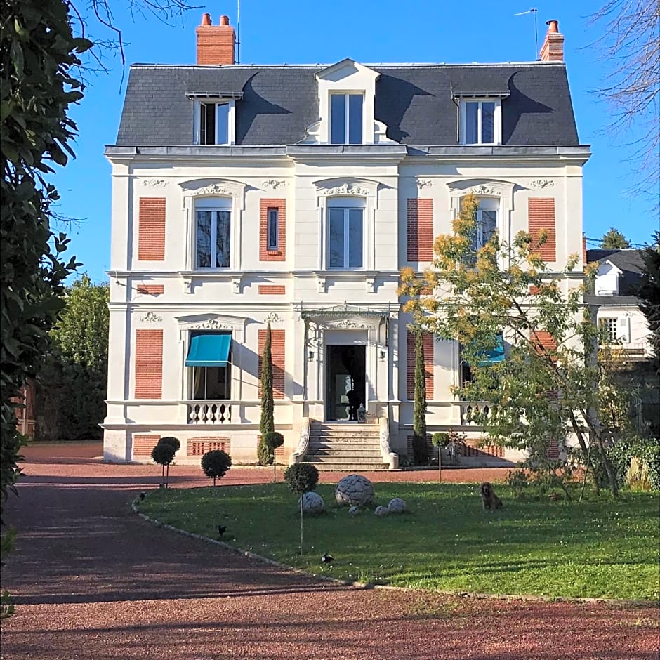 VILLA NANTEUIL