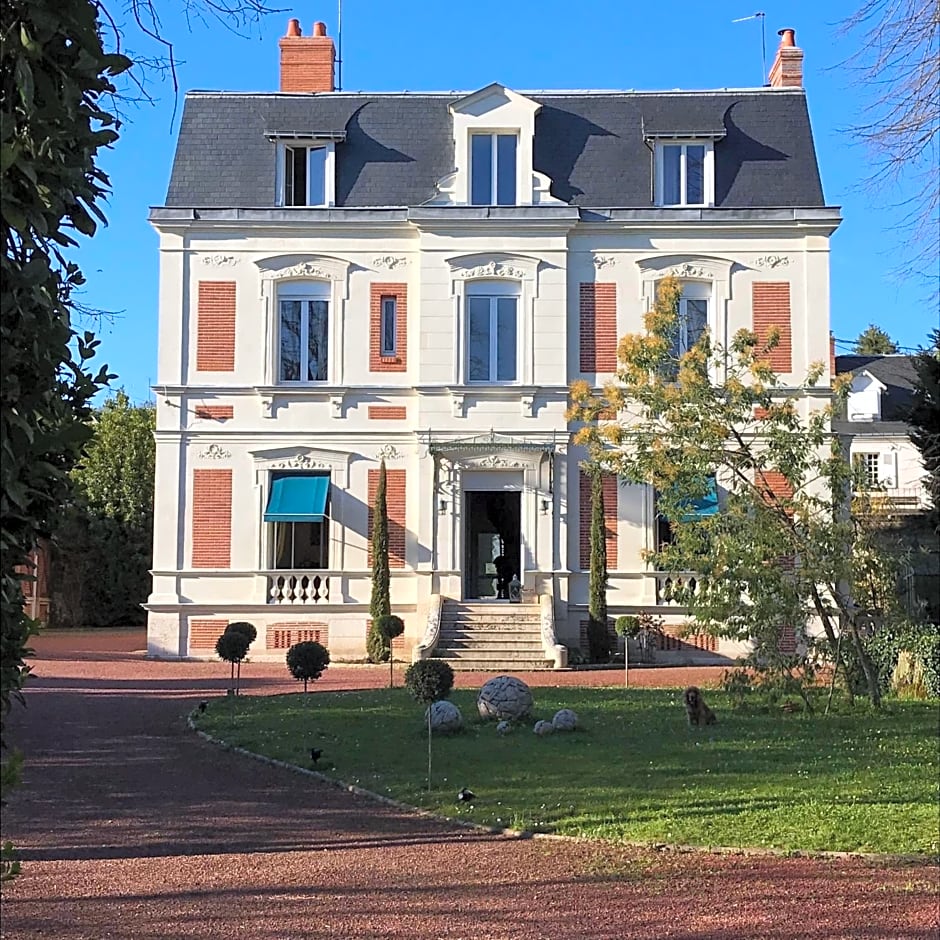 VILLA NANTEUIL