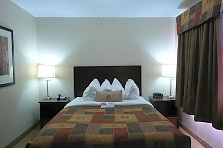 Queen Suite - Non-Smoking