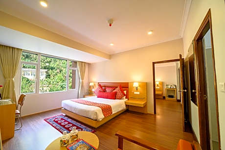 Deluxe Family Room(10% discount on F&B )