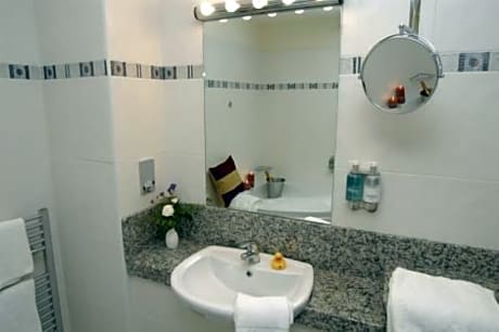 Standard Triple Room (3 Twin Beds)