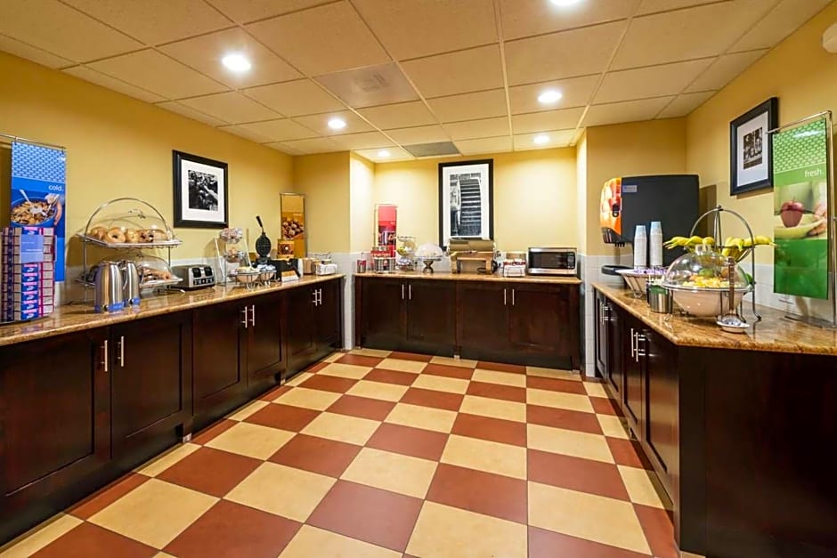 Hampton Inn I-10 & College Drive