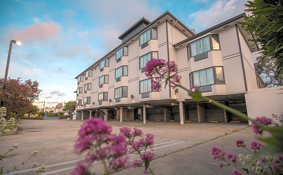 Days Inn by Wyndham Monterey Downtown