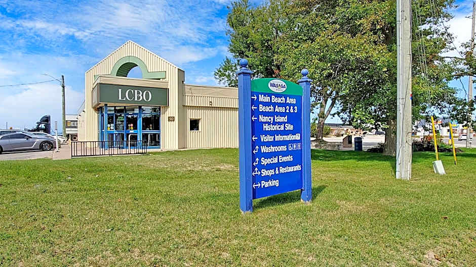 Main Beach River Retreat - Wasaga Beach 1 - Main Strip - 93 Mosley St