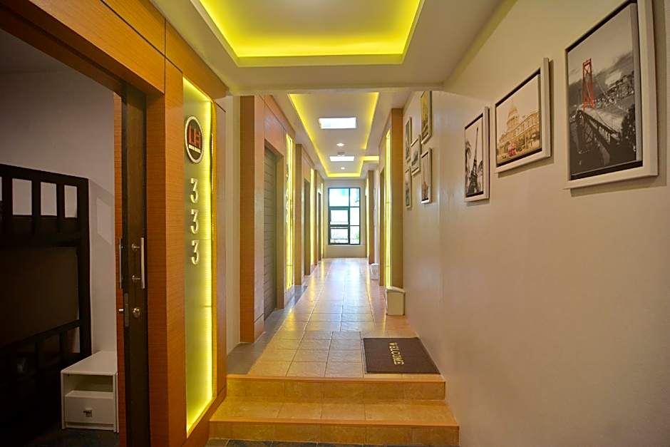 Lanta Hostel - Adult only