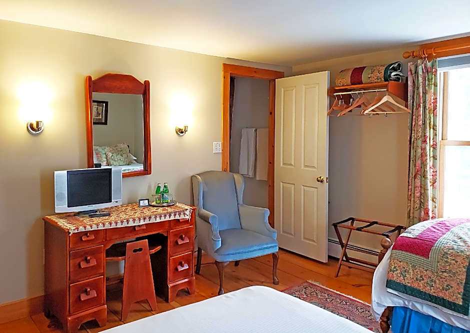 Highland Lake Inn