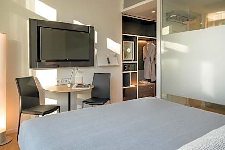 Interconnecting Innside Room
