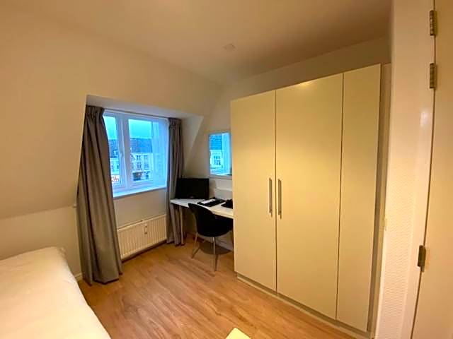 Photo 1 of 4 of Single Room