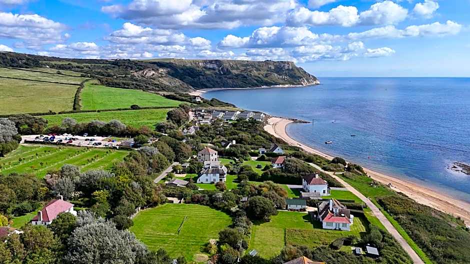 Swift Mosselle Pitch 24 Creek Caravan Park dog friendly