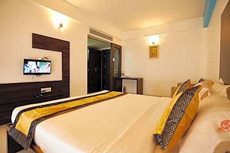 Deluxe Double Bed AC