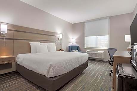 King Room with Bath Tub - Mobility Accessible