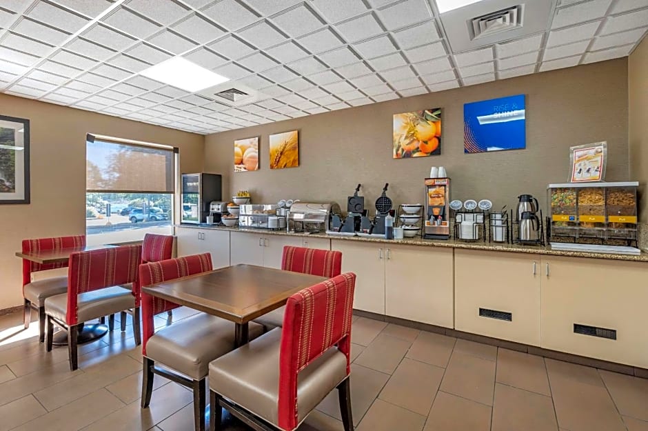 Comfort Inn & Suites Dayton