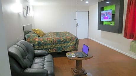 Deluxe Single Room