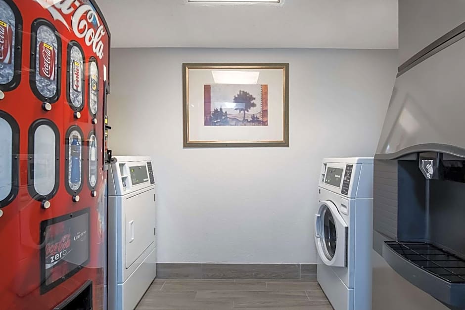 Clarion Inn & Suites Grand Rapids Airport