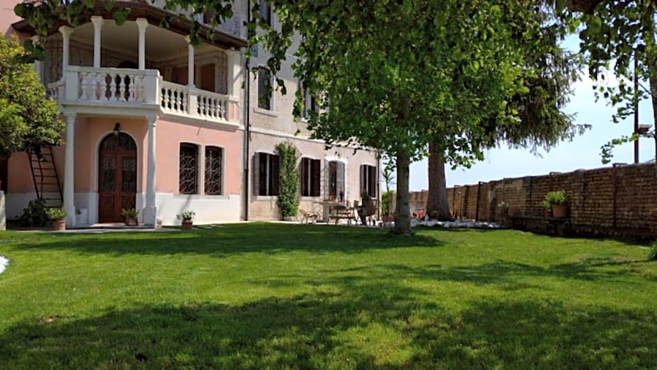 B&B Ernestine Family Home