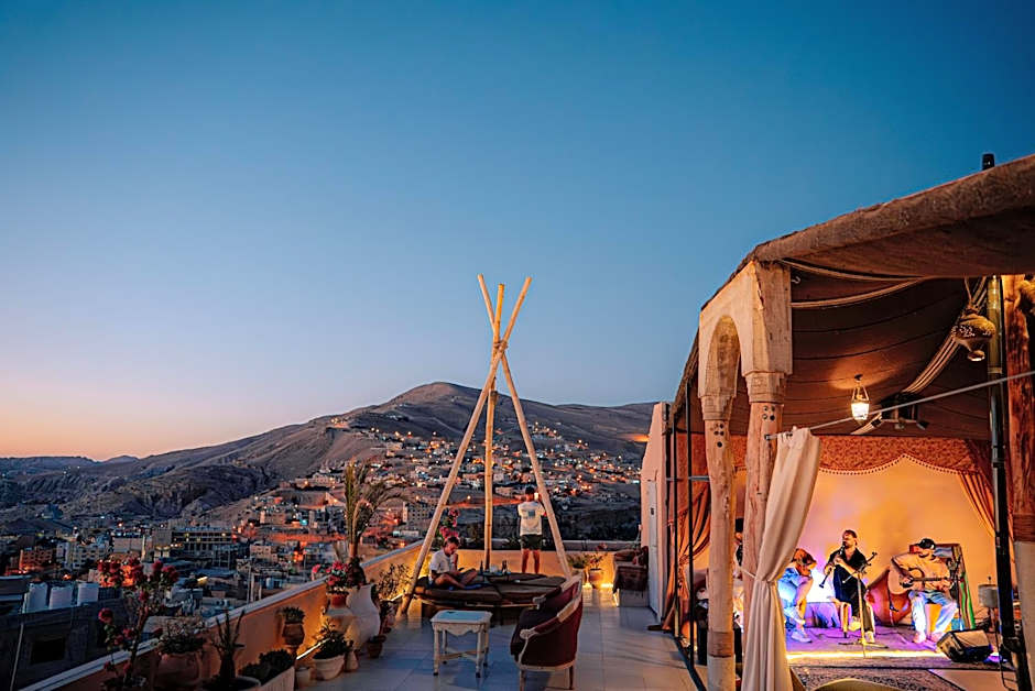 Nomads Hotel