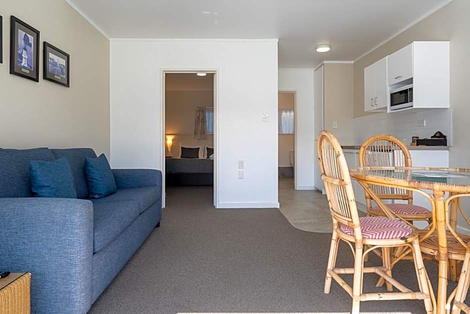 Hananui Lodge and Apartments