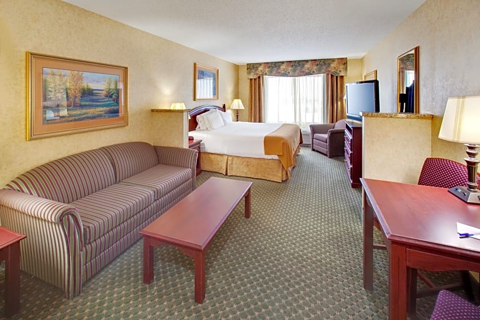 Holiday Inn Express Hotel & Suites Bismarck