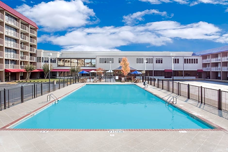 Baymont Inn & Suites Fayetteville Fort Bragg