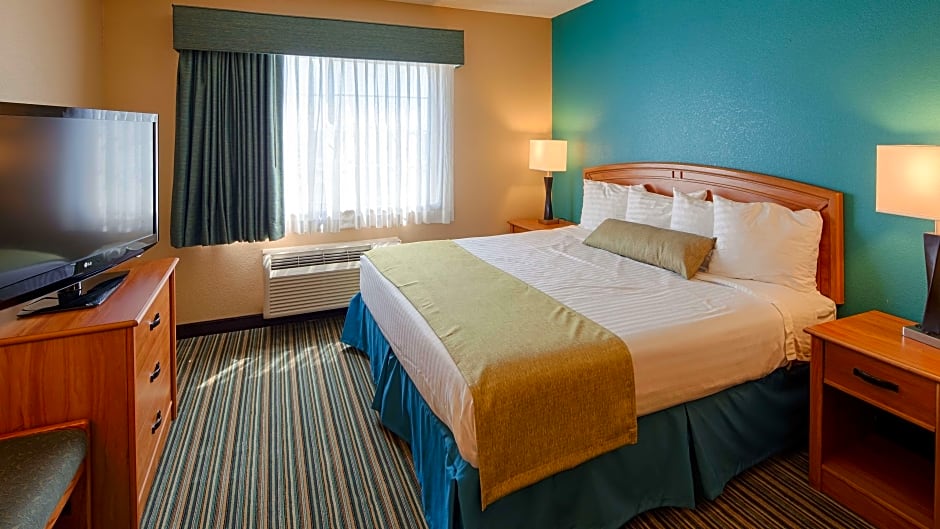 Photo 1 of 5 of 1 King Bed, Mobility Accessible, Roll in Shower