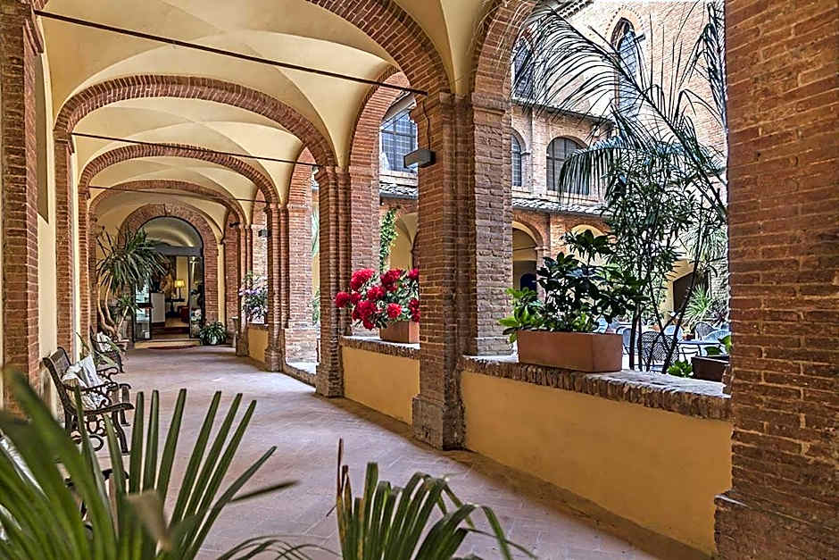 Il Chiostro Del Carmine